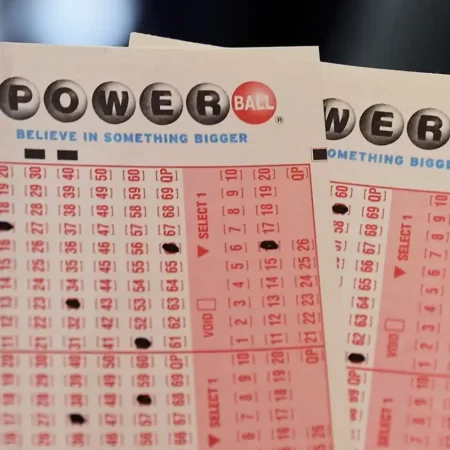 Câștigătorul unui premiu de 900 milioane USD la loto în SUA a preferat plata unică a sumei