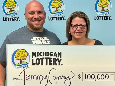 O femeie din Michigan a câștigat 100.000 dolari la Powerball folosind numere generate de ChatGPT