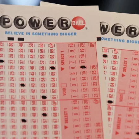 S-a câștigat al doilea cel mai mare premiu din istoria Powerball – 1,8 miliarde dolari